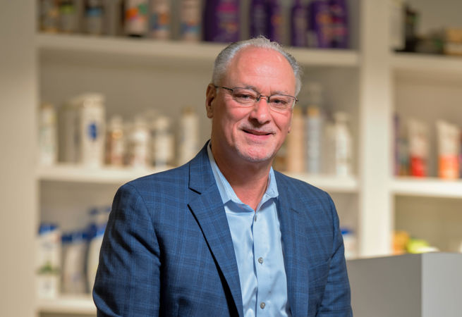 Vince Portrait Quintis Sandalwood 5 Cropped